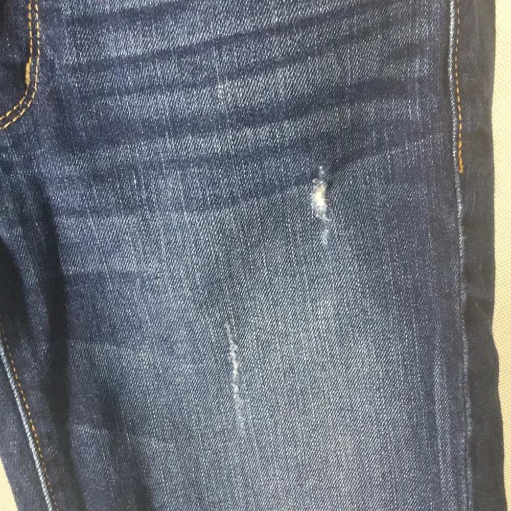 American Eagle Distressed Shorts Size 6 - Picture 4 of 9